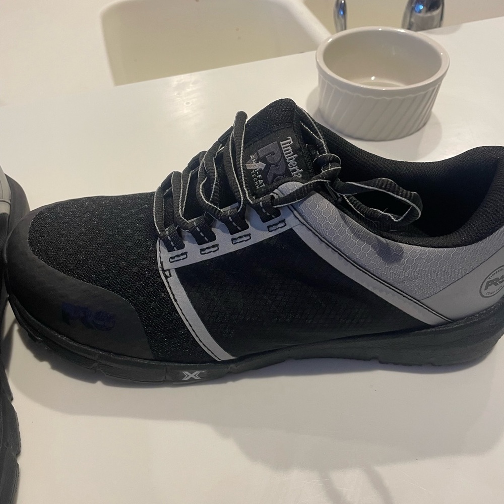 Women’s timberland Pro composite toe work shoes. Size 9 like new worn once!
